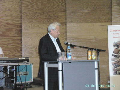 Dienstag, 08.06.2010. Ehrung von Georg Joh. Reinartz durch den Bezirksbrgermeister Norbert Fuchs.