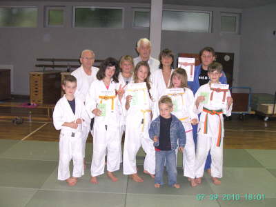 Dienstag, 07.09.2010. berreichung der Kyu-Urkunden und Psse in der TH Kopernikus- Str. Kln-Buchforst.