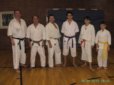 Donnerstag 30.09.2010. Foto Aufnahmen nach dem Training in der TH Von-Bodelschwingh-Str.. Anllich der Graduierung von Norbert Lindenberg zum 3. Dan.