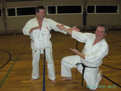 Donnerstag 30.09.2010. Foto Aufnahmen nach dem Training in der TH Von-Bodelschwingh-Str.. Anllich der Graduierung von Norbert Lindenberg zum 3. Dan.