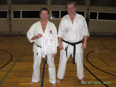 Donnerstag 30.09.2010. Foto Aufnahmen nach dem Training in der TH Von-Bodelschwingh-Str.. Anllich der Graduierung von Norbert Lindenberg zum 3. Dan.