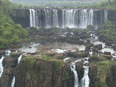 Montag, 17.09.07. An den Iguacu Wasserflle.