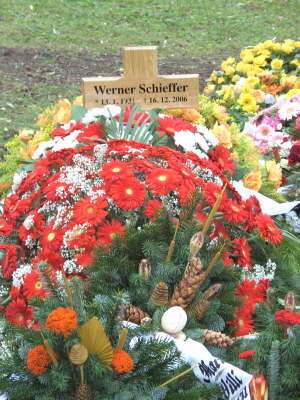 Freitag, 22.12.06. Beerdigung von Werner Schieffer auf dem Westfriedhof in Kln-Bocklemnd.